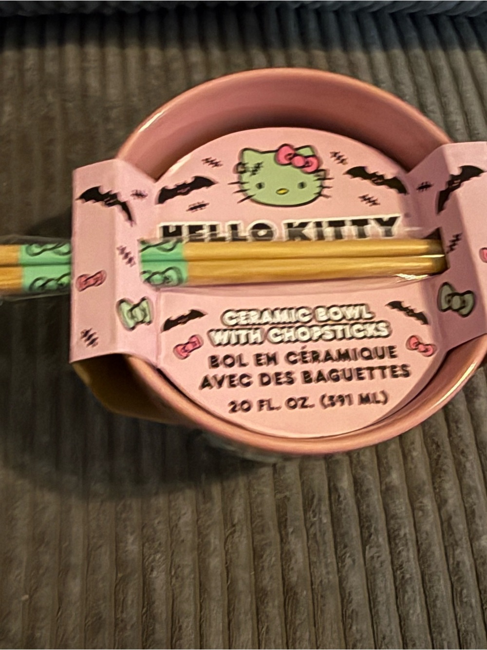 Hello Kitty Pink Ceramic 20oz Ramen Bowl w/ Chopsticks- Halloween Themed NWT - Picture 4 of 7